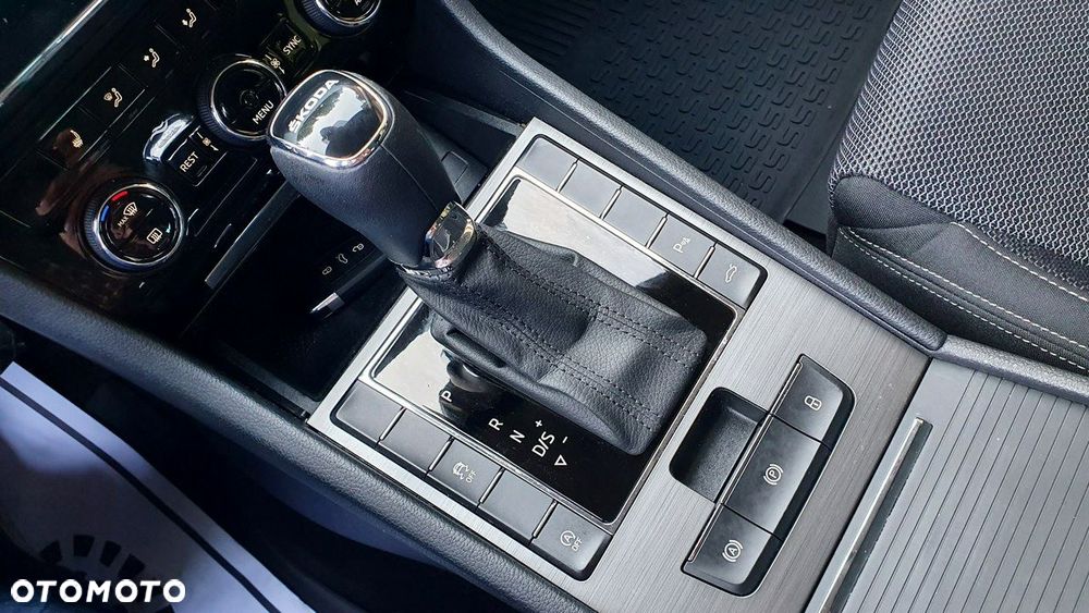 Skoda Superb 2.0 TDI SCR Style DSG - 40