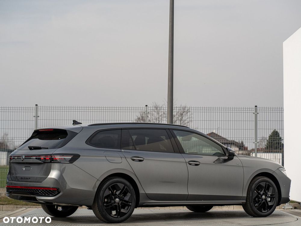 Volkswagen Passat - 4