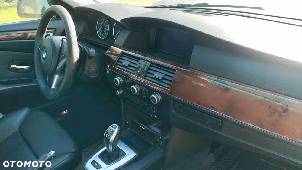 BMW Seria 5 550i - 10