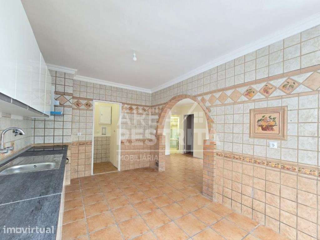 Apartamento T2 Remodelado, na Tapada das Mercês - Grande imagem: 3/23