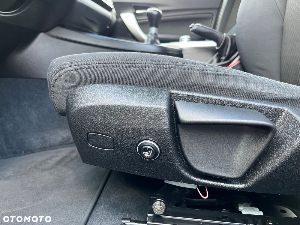 BMW Seria 1 116i Sport Line - 30