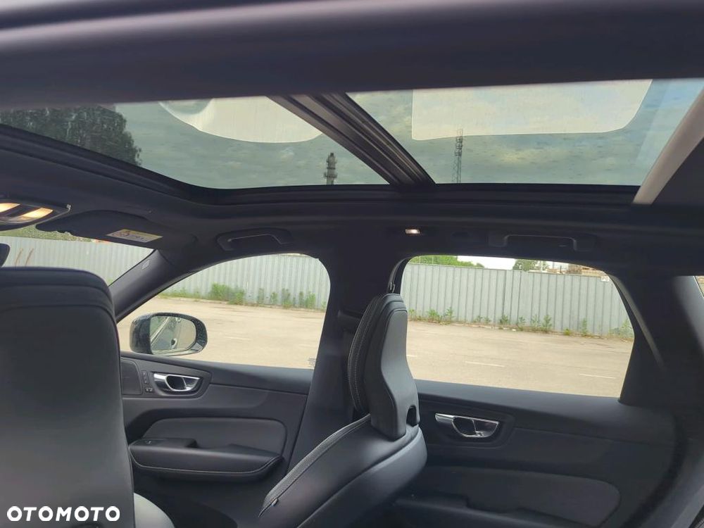 Volvo XC 60 T6 Plug-In Hybrid AWD Ultra Dark - 3
