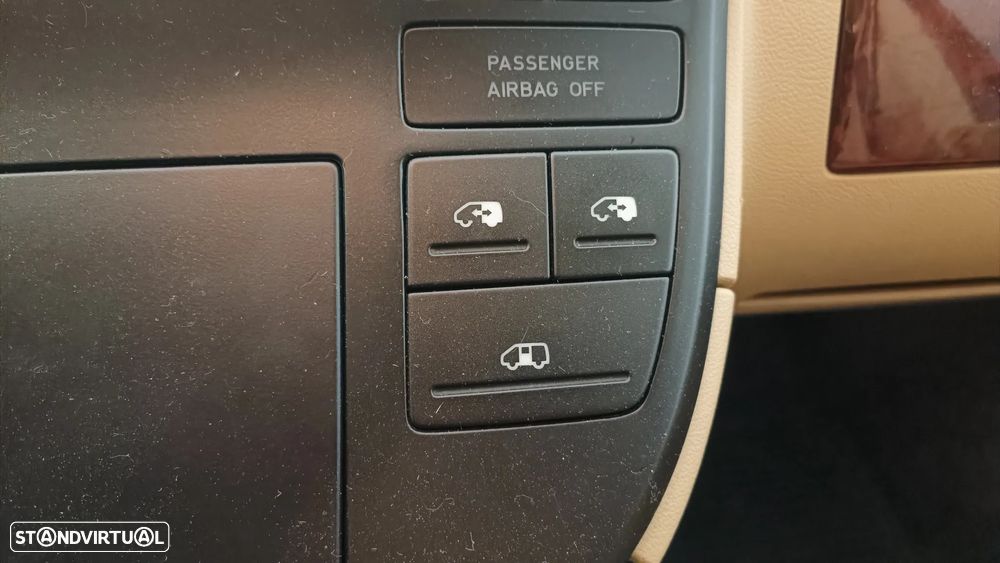 VW Multivan 2.5 TDi Highline - 9