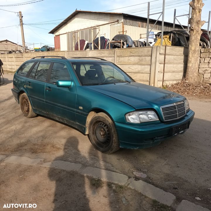 Dezmembrari  Mercedes-Benz C-CLASS (W202)  1993  > 2001 C 220 D Motor - 2