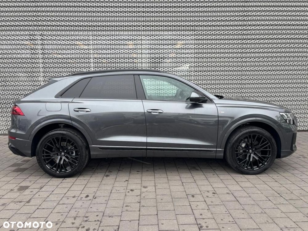 Audi Q8 - 9