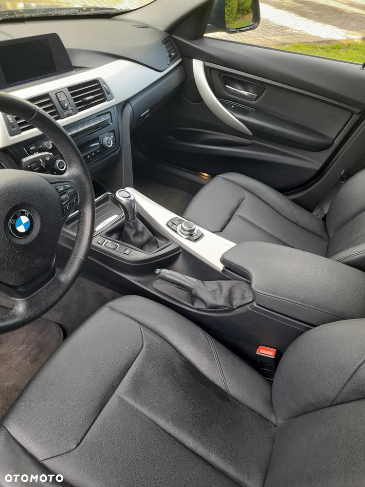 BMW Seria 3 320d Efficient Dynamics - 22