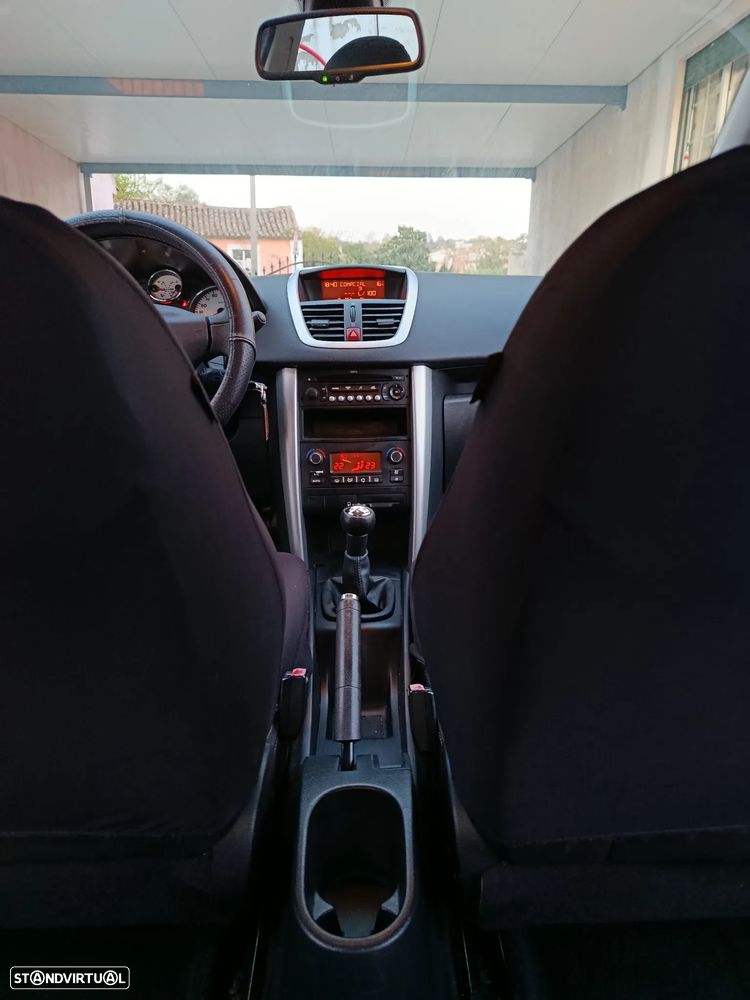 Peugeot 207 1.4 HDi Urban - 12