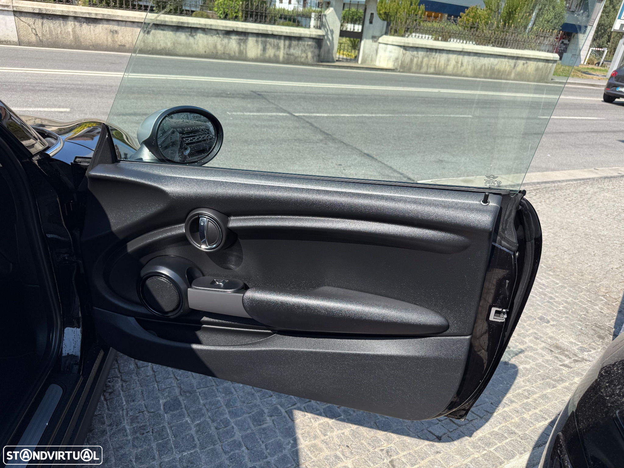 MINI 3 Portas One - 32