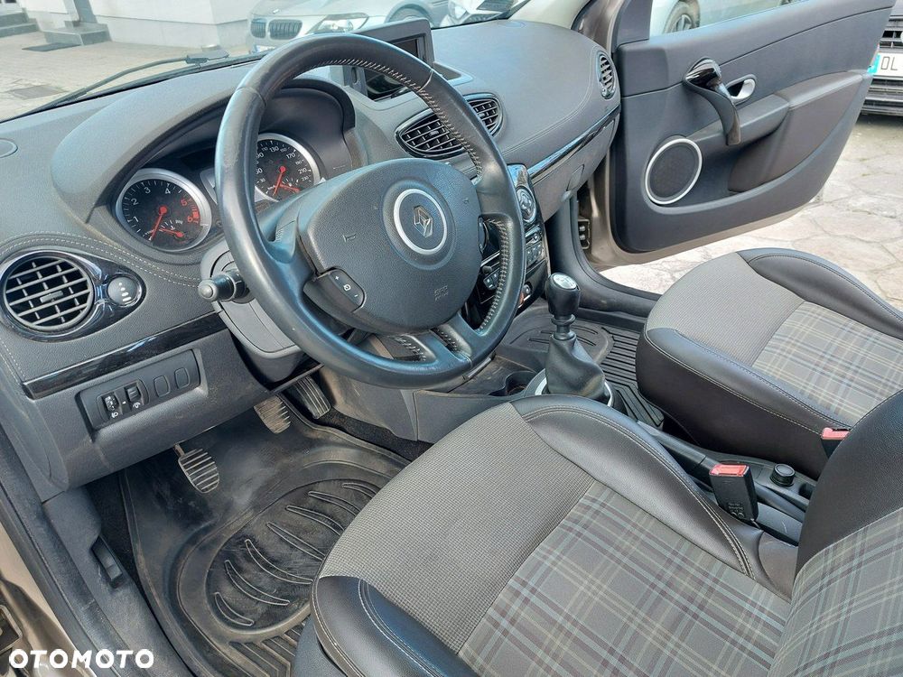 Renault Clio - 10