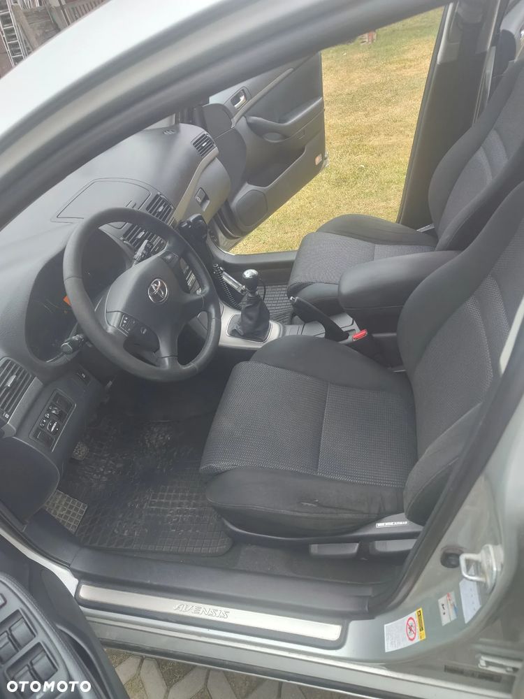 Toyota Avensis 2.0 D-4D - 15