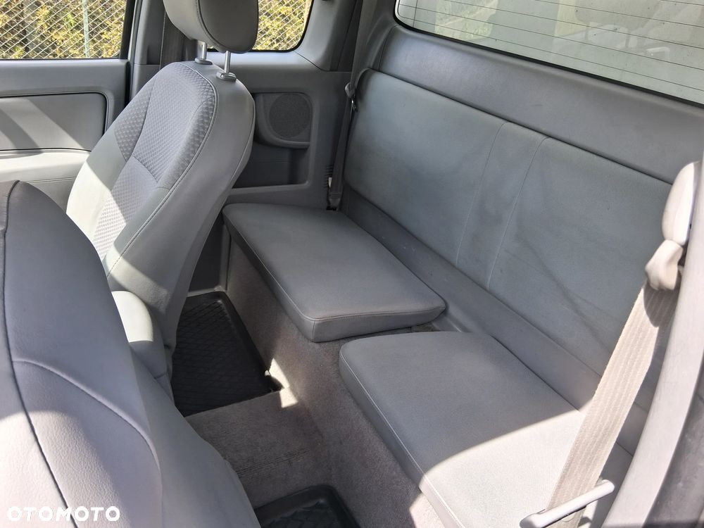 Toyota Hilux 2.5 D-4D DLX - 8