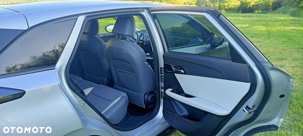 MG 4 Luxury 64 kWh - 11