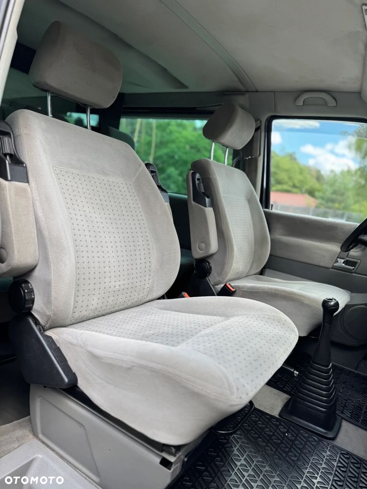 Volkswagen Caravelle - 27