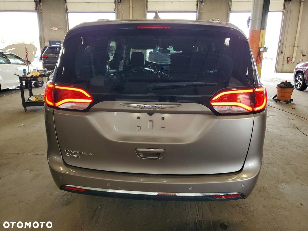 Chrysler Pacifica - 5