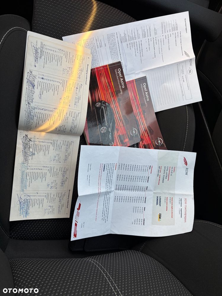 Opel Astra 1.6 Turbo Edition - 32