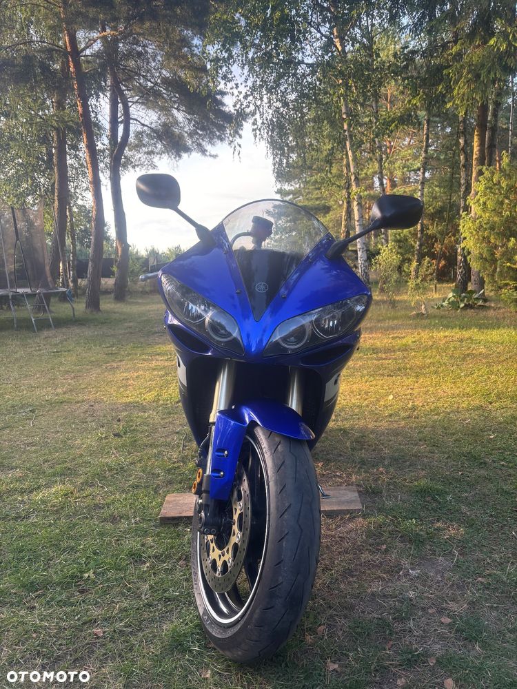 Yamaha R1 - 4