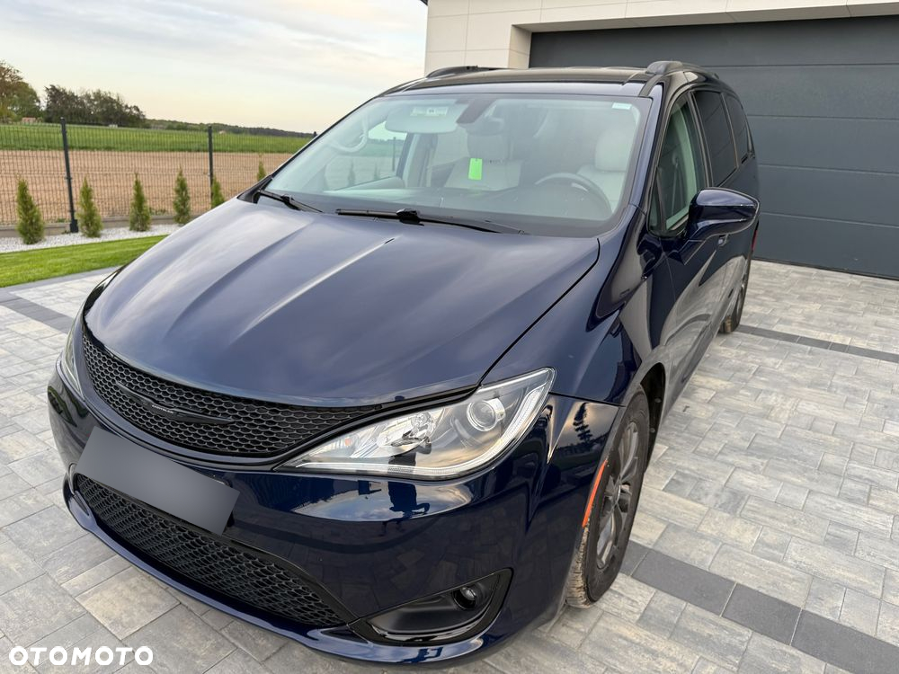 Chrysler Pacifica - 8