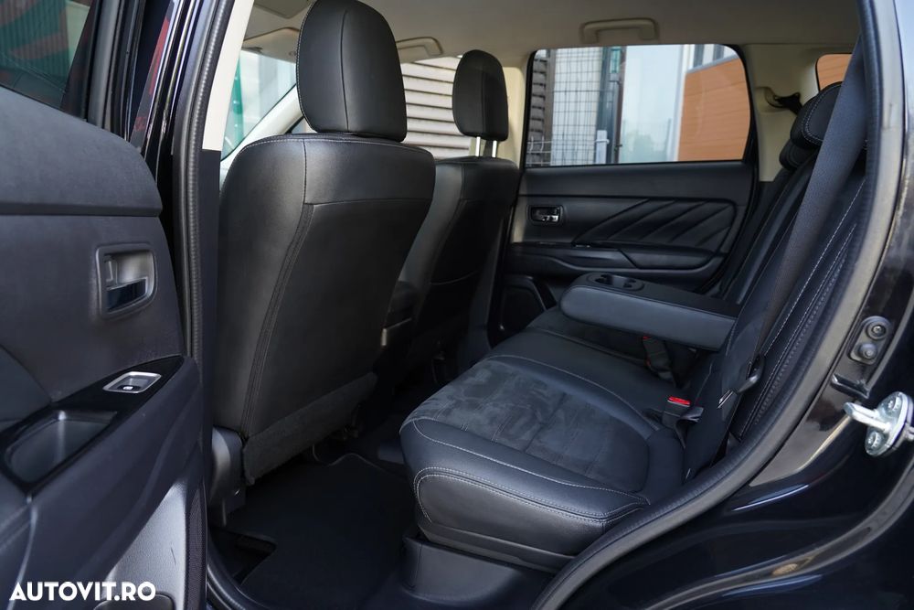 Mitsubishi Outlander 2.0 4WD Top - 9