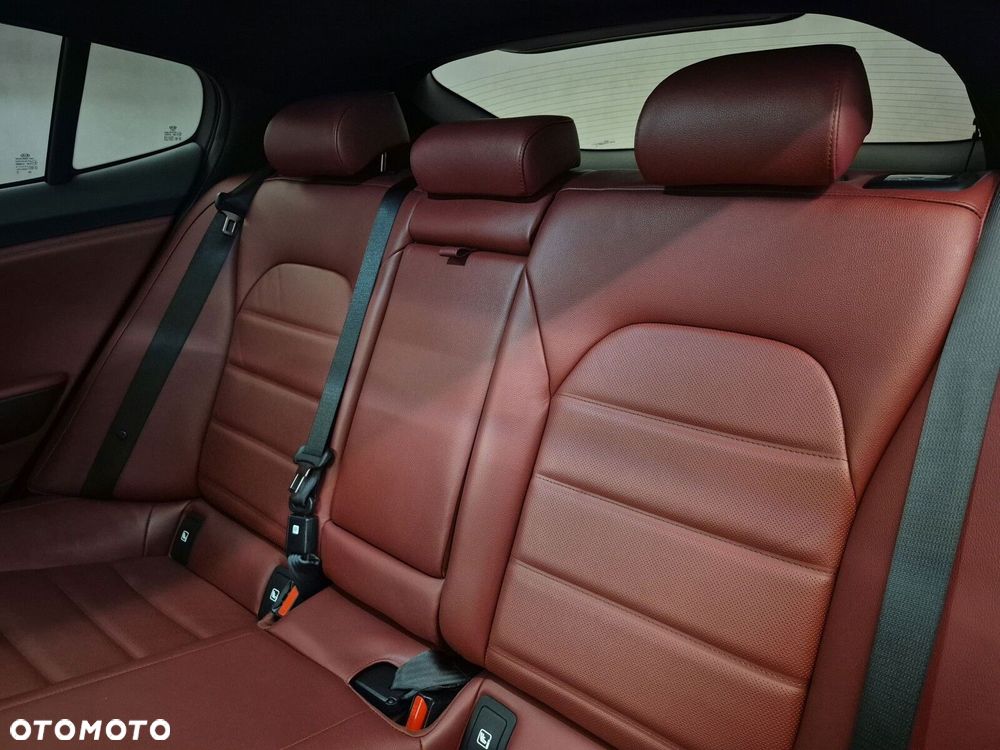 Kia Stinger - 18