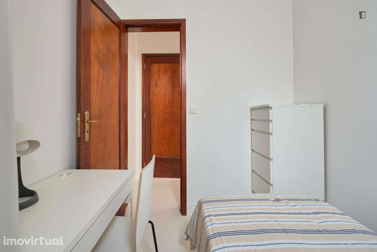 Quarto - localizado em Saldanha Lisbon - Grande imagem: 5/12