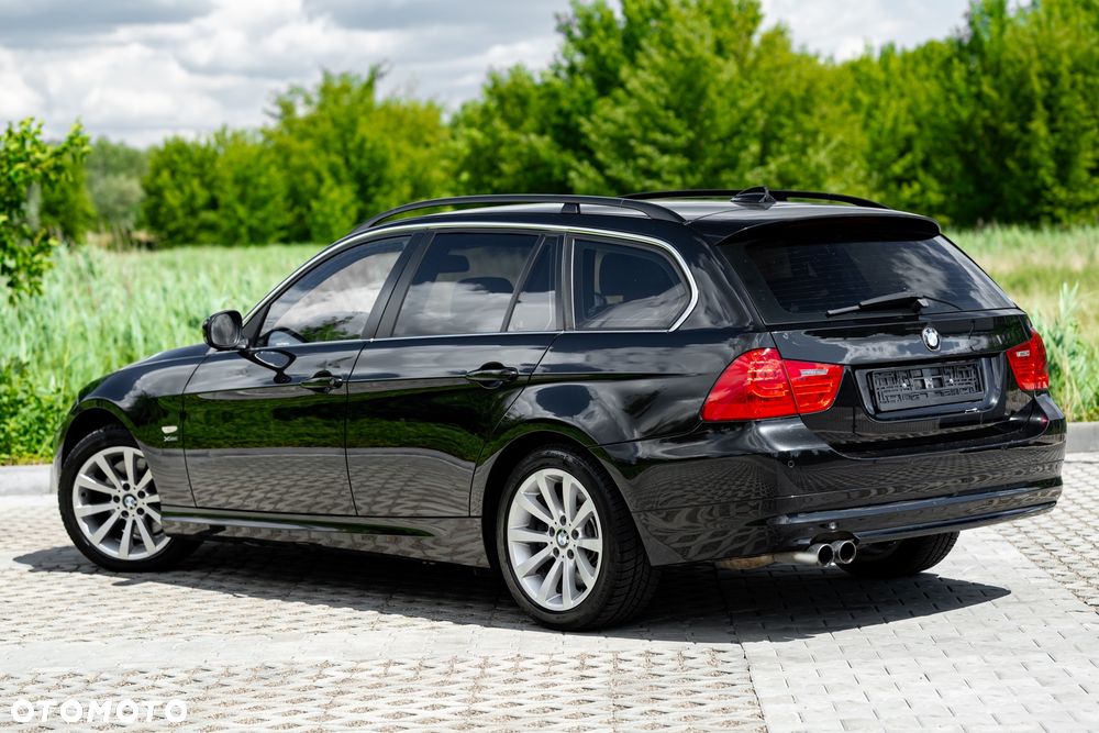BMW Seria 3 325i xDrive Edition Exclusive - 11