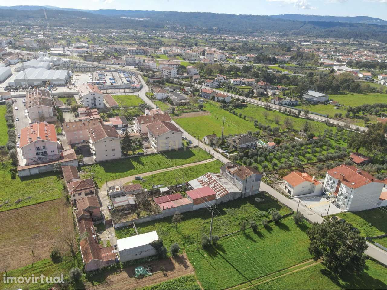 Terreno para construção - Próximo do centro da vila - Grande imagem: 2/8