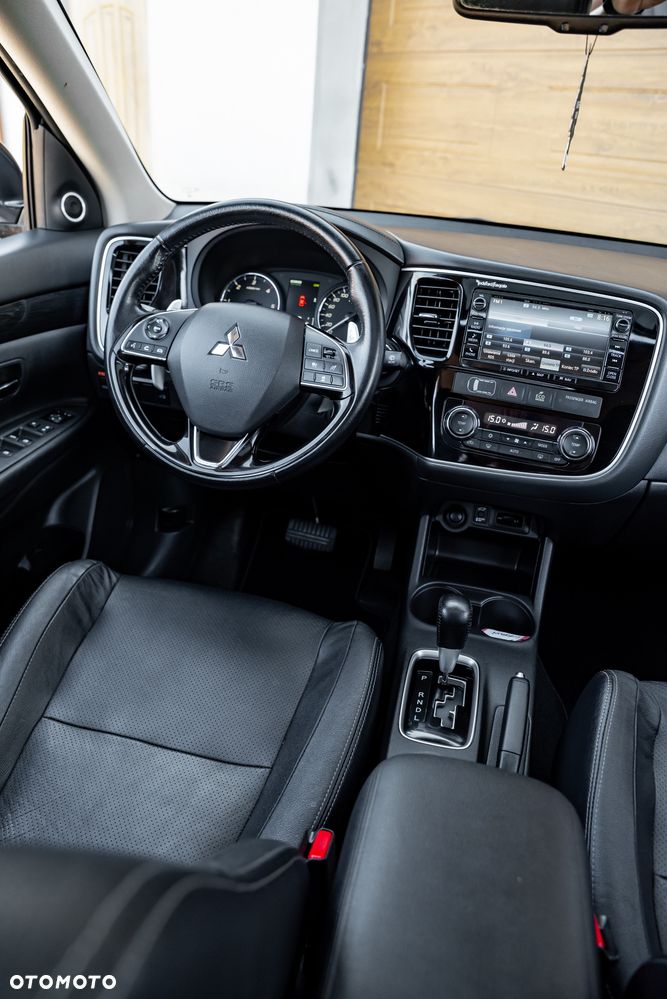 Mitsubishi Outlander 2.2 DI-D 4WD Automatik Invite - 30