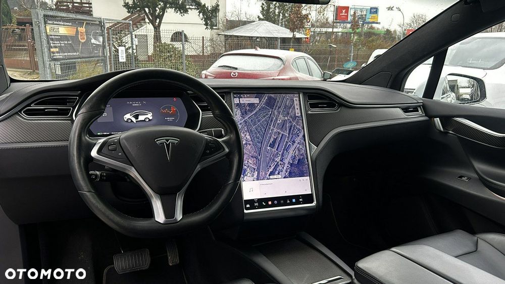 Tesla Model X - 10