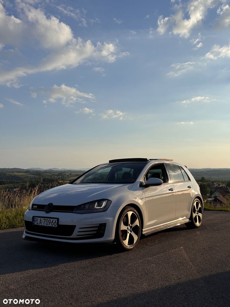 Volkswagen Golf - 5