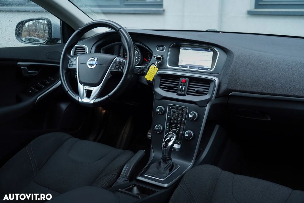 Volvo V40 D2 Aut. Summum - 11