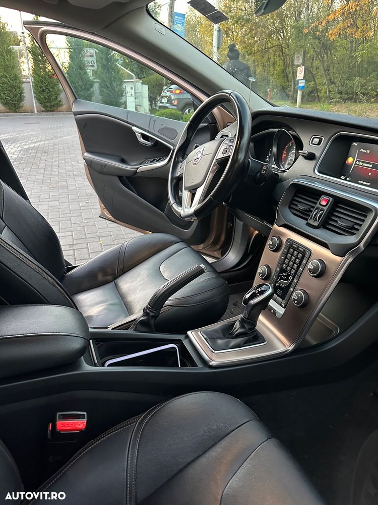 Volvo V40 D3 Aut Summum - 8