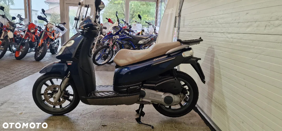 Piaggio Carnaby - 8