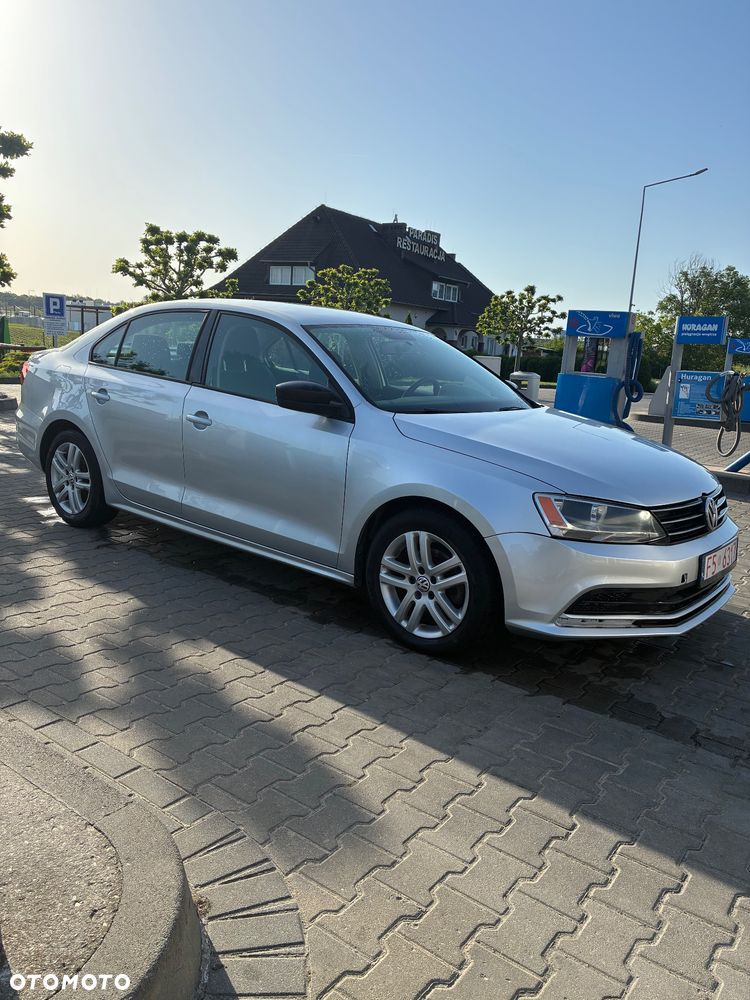 Volkswagen Jetta 2.0 Base - 3