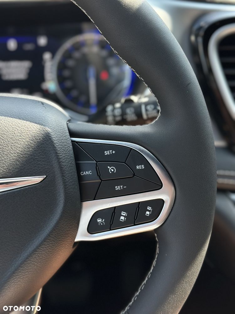 Chrysler Pacifica - 19
