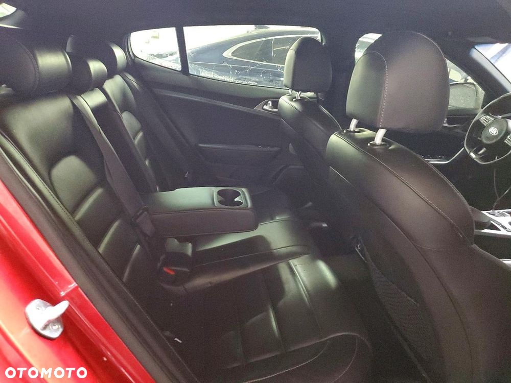 Kia Stinger - 6