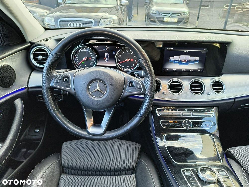 Mercedes-Benz Klasa E 400 4-Matic 9G-TRONIC - 18