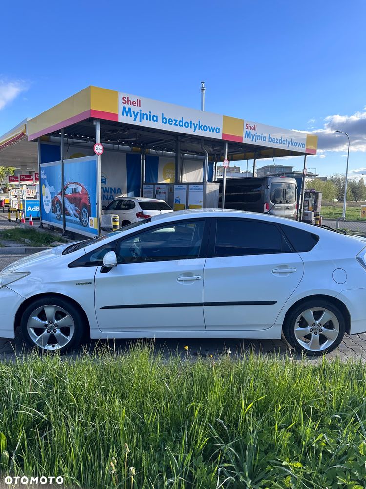 Toyota Prius - 4