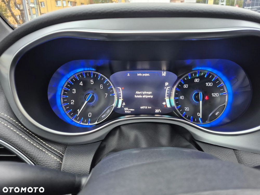 Chrysler Pacifica - 26