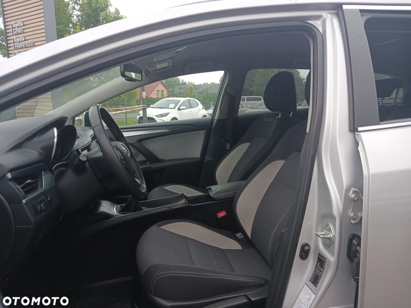 Toyota Avensis 2.0 D-4D Premium - 15
