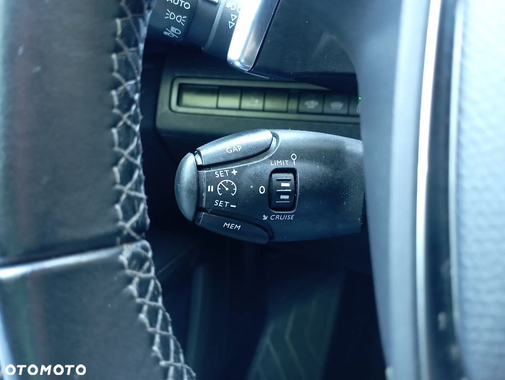 Peugeot 5008 1.6 PureTech Allure S&S EAT8 - 19