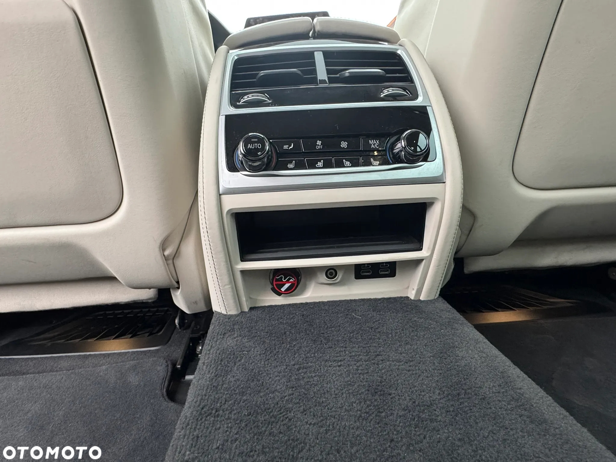 BMW Seria 7 750i xDrive - 39