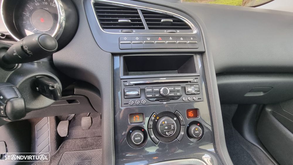 Peugeot 5008 1.6 HDi 7L Allure J17 - 14