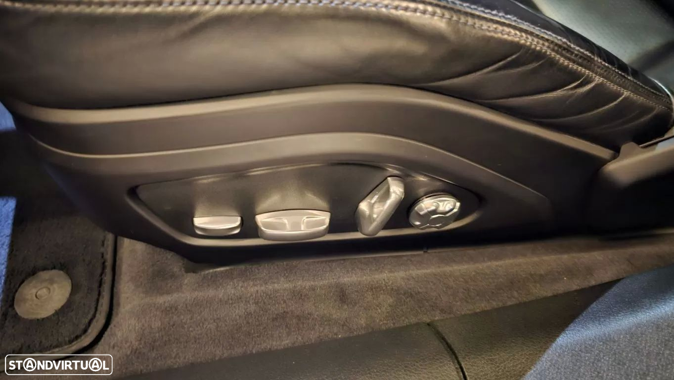 Porsche Panamera Sport Turismo 4 E-Hybrid 10 Years Edition - 33