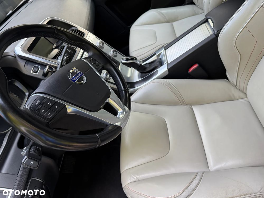 Volvo XC 60 D4 AWD Ocean Race - 14