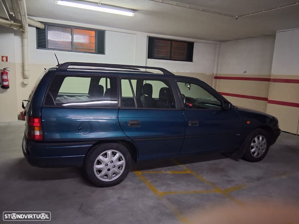 Opel Astra Caravan 1.4i 16V - 2