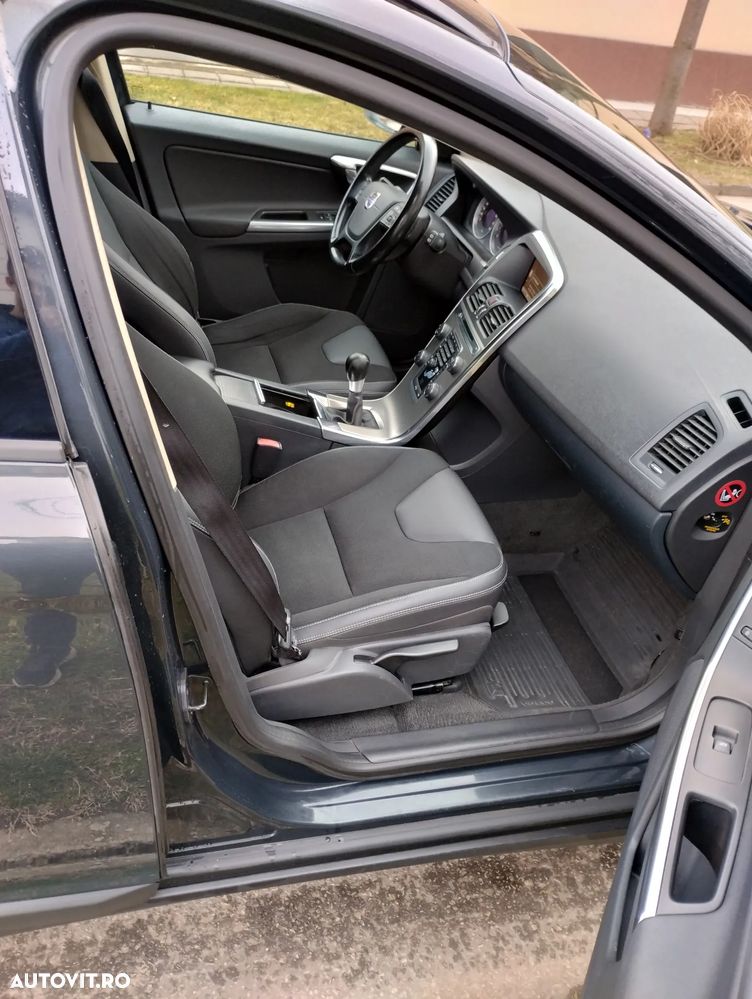 Volvo XC 60 DRIVe R Design - 11