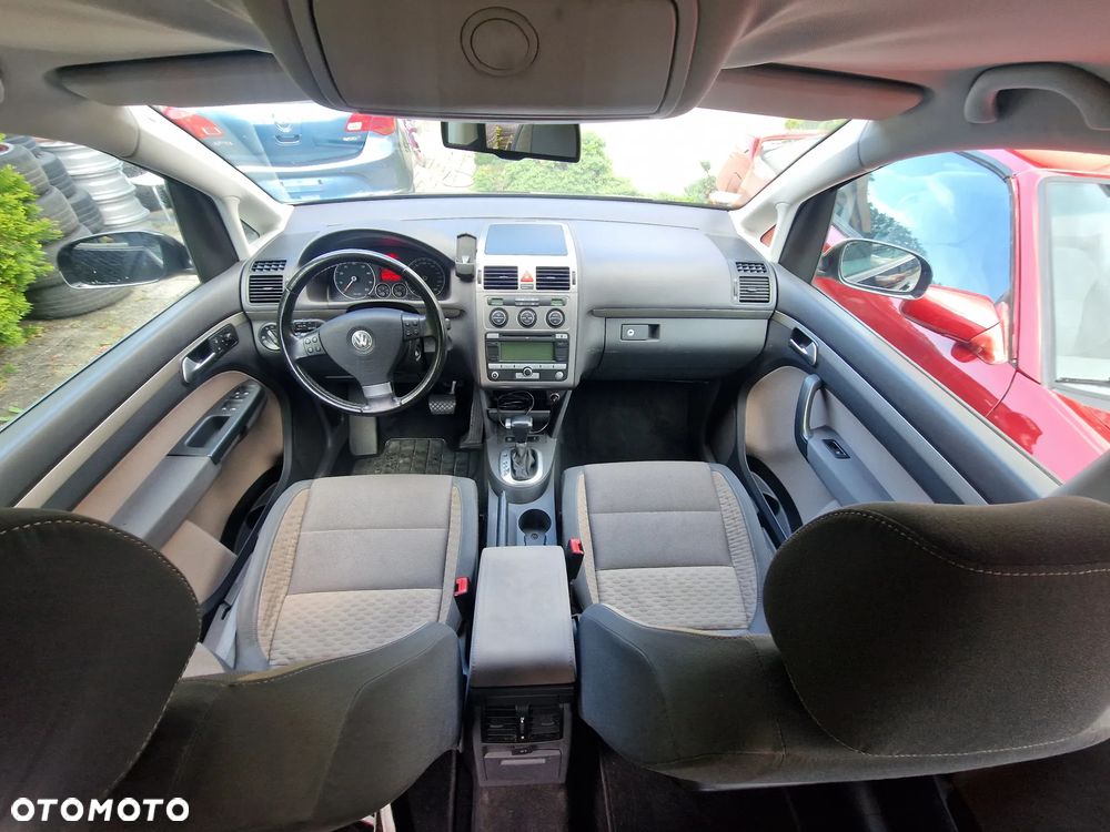 Volkswagen Touran 1.4 TSI DSG Cross - 25