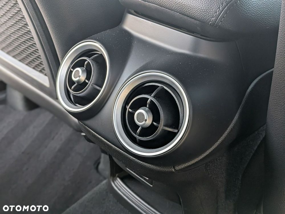 Alfa Romeo Stelvio - 28