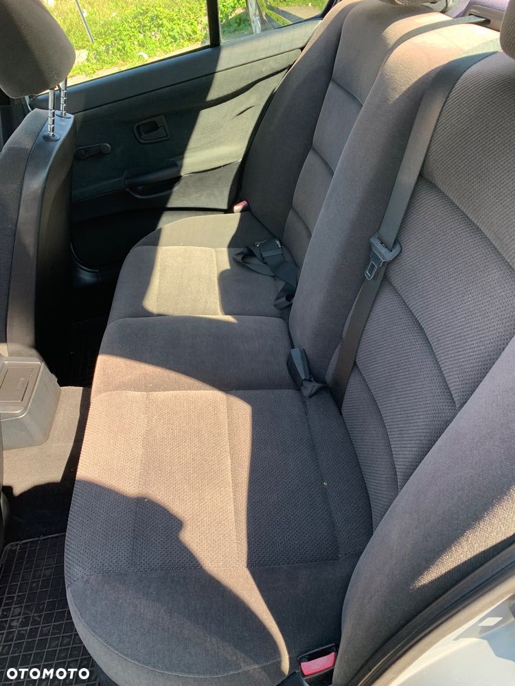 BMW Seria 3 318i - 32
