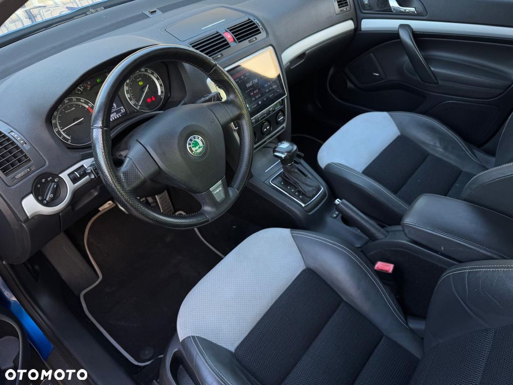 Skoda Octavia 2.0 TDI CR DPF DSG RS - 24